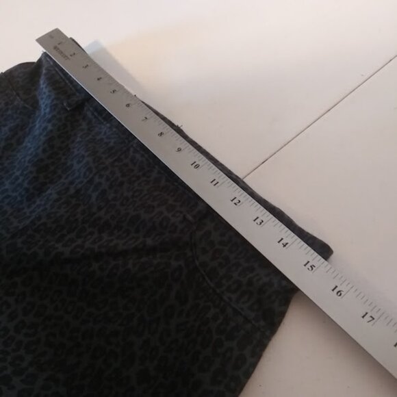 Time And True women's sizem M (8-10) gray and black animal print jeggings - Picture 10 of 16